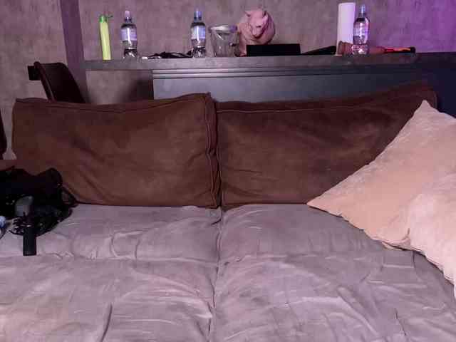 NickiMaldini webcam