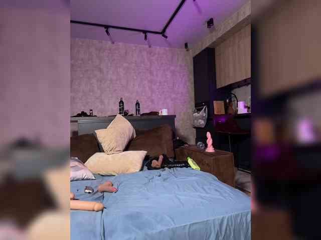 NickiMaldini webcam