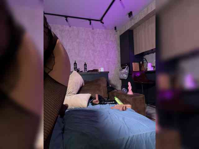 NickiMaldini webcam
