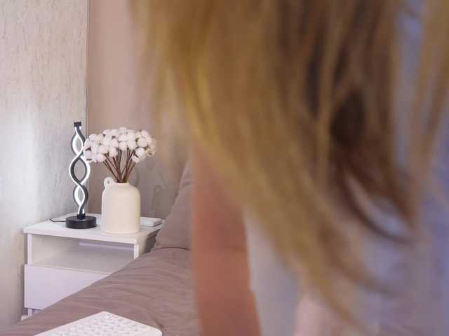 SheOnShe live cam on BongaCams