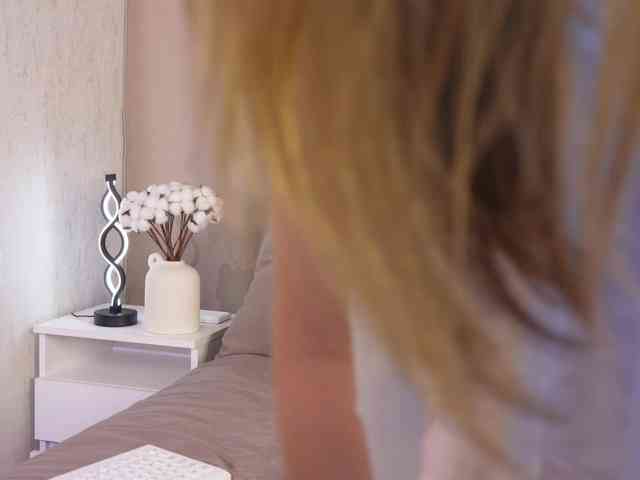 Lina_aww's cam show statistics and live stream