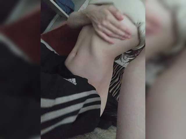 Kissa-is-klassa-a live cam on BongaCams