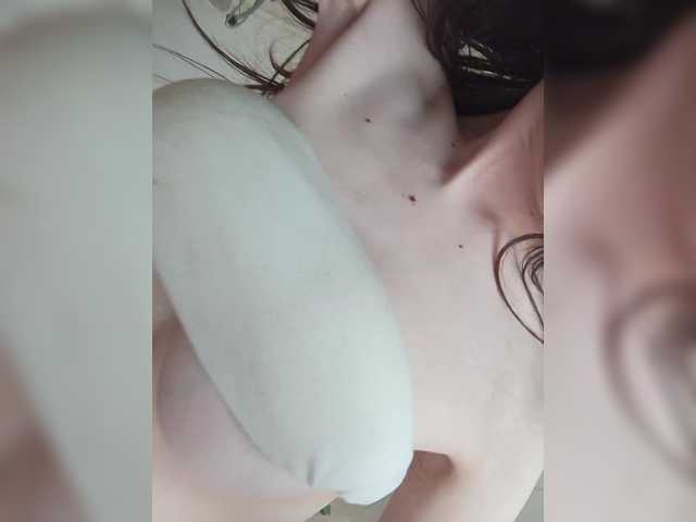 Kissa-is-klassa-a live cam on BongaCams