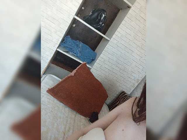 Kissa-is-klassa-a live cam on BongaCams