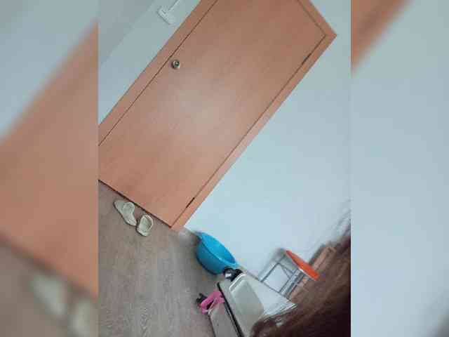 Kissa-is-klassa-a Sex Cam Show