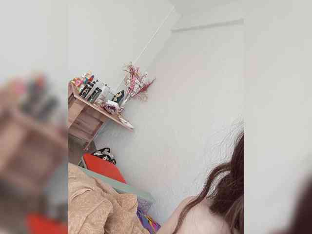 Kissa-is-klassa-a Sex Cam Show