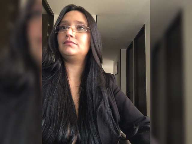 Emeraldgem live cam on BongaCams