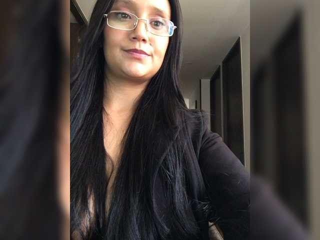 Emeraldgem live cam on BongaCams