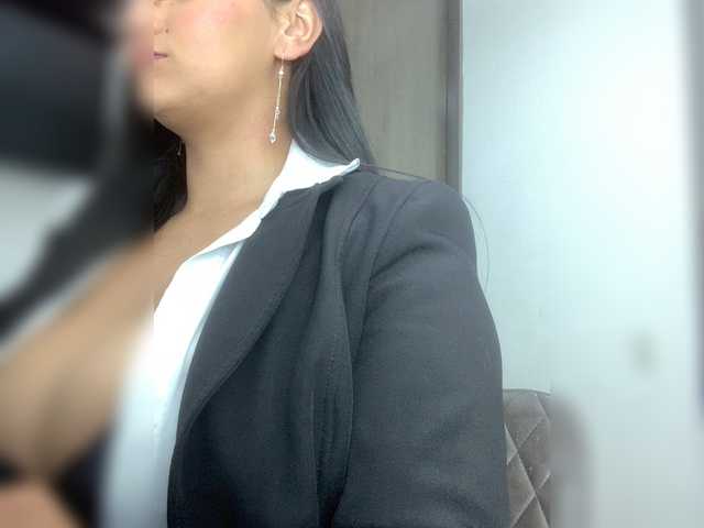 Emeraldgem live cam on BongaCams