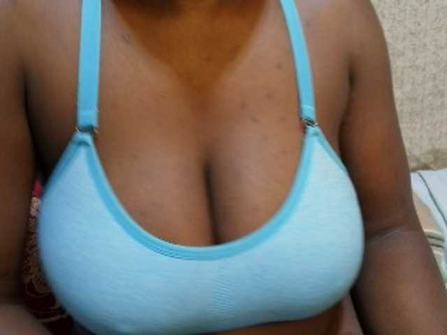 pretty-lioness live webcam show
