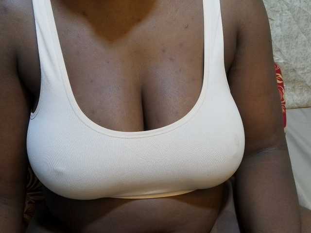 pretty-lioness live webcam show