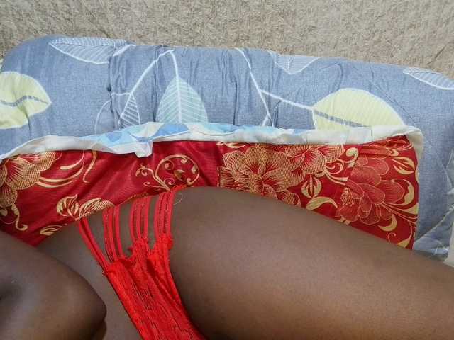 pretty-lioness live cam on BongaCams