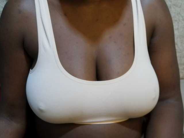 pretty-lioness live webcam show