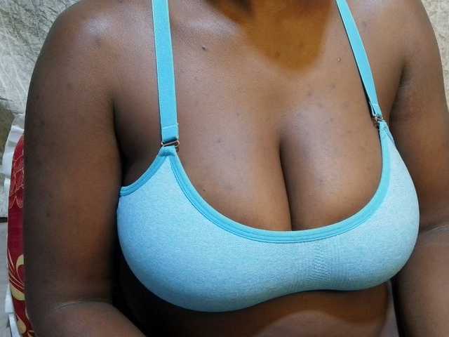 pretty-lioness live webcam show
