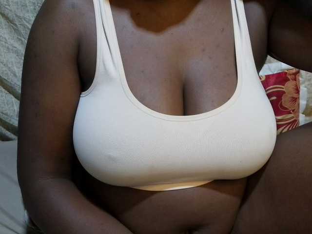 pretty-lioness Live Cam on BongaCams