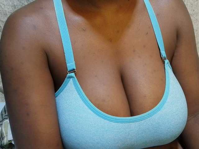 pretty-lioness live webcam show