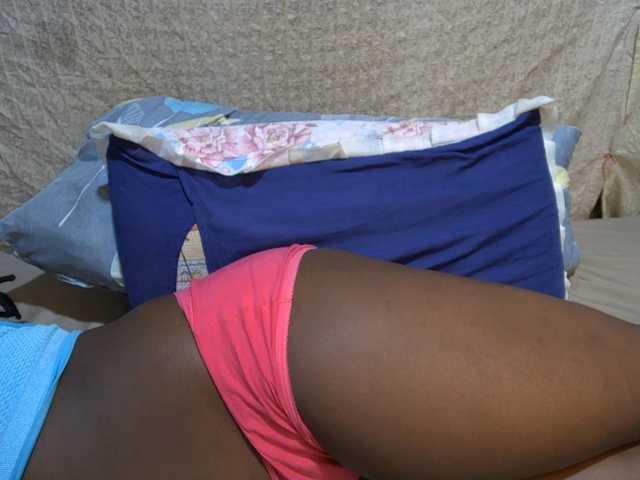 pretty-lioness live cam on BongaCams
