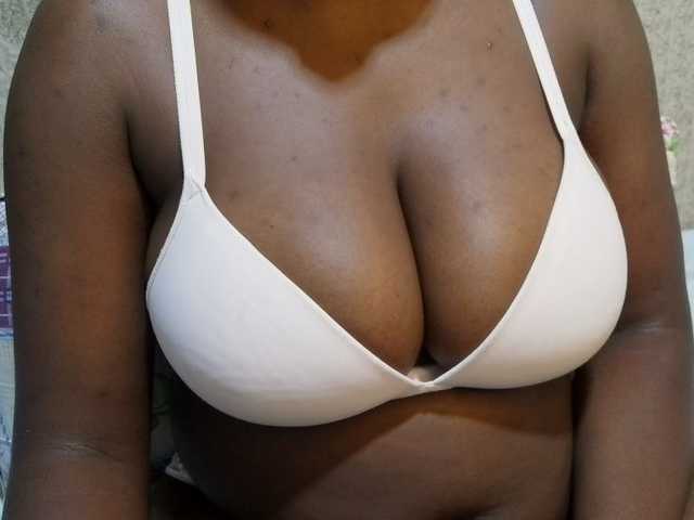 pretty-lioness live webcam show