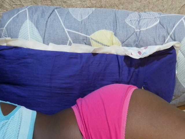 pretty-lioness live cam on BongaCams