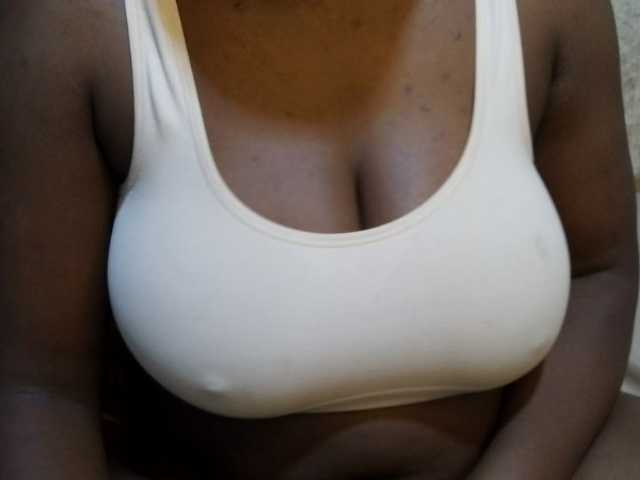 pretty-lioness live webcam show