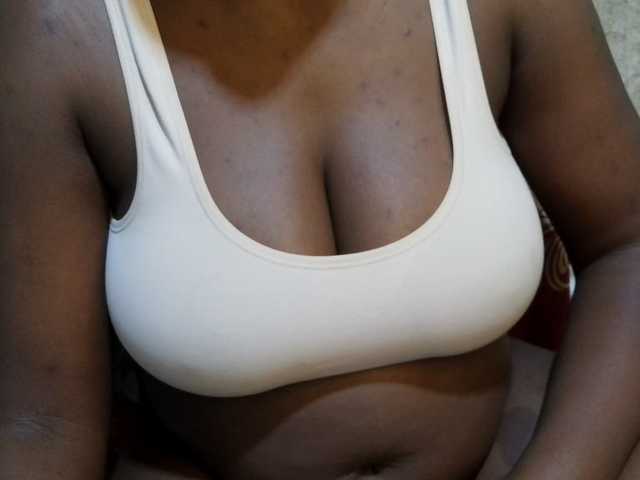 pretty-lioness live webcam show