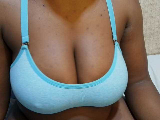 pretty-lioness live webcam show