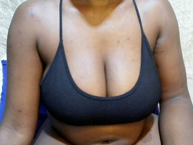 pretty-lioness webcam bongacams model stream image