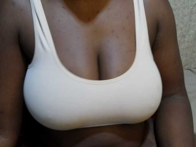 pretty-lioness live webcam show