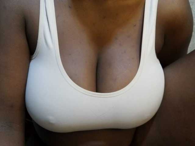 pretty-lioness live webcam show