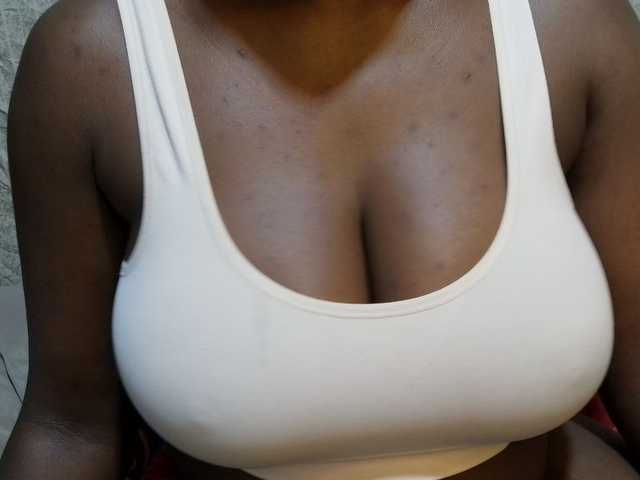 pretty-lioness live cam on BongaCams