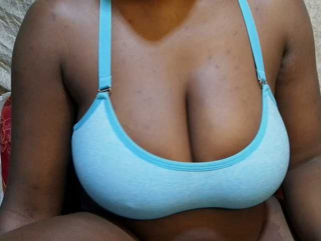 pretty-lioness live webcam show
