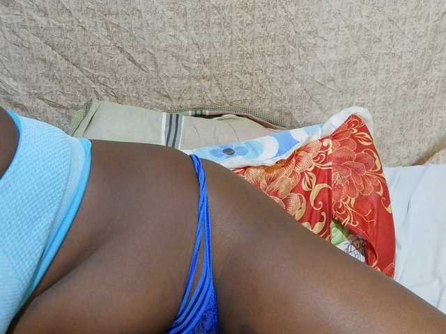 pretty-lioness live cam on BongaCams