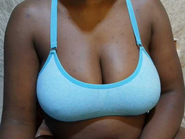 pretty-lioness Live Cam on BongaCams