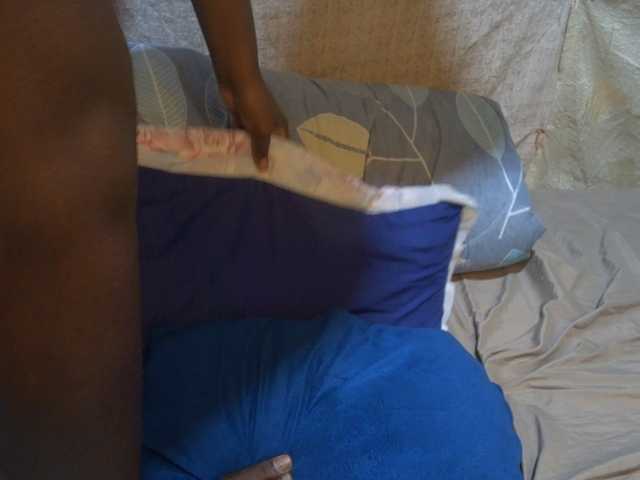 pretty-lioness live cam on BongaCams