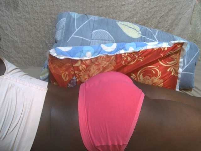 pretty-lioness live cam on BongaCams