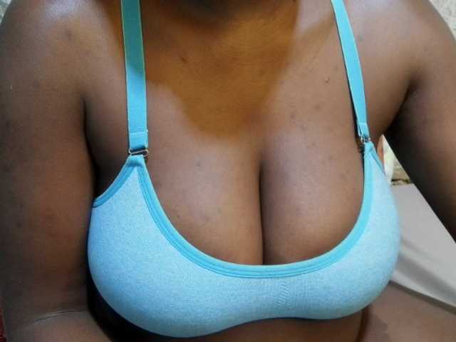 pretty-lioness live webcam show