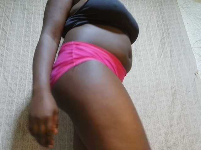 pretty-lioness live cam on BongaCams