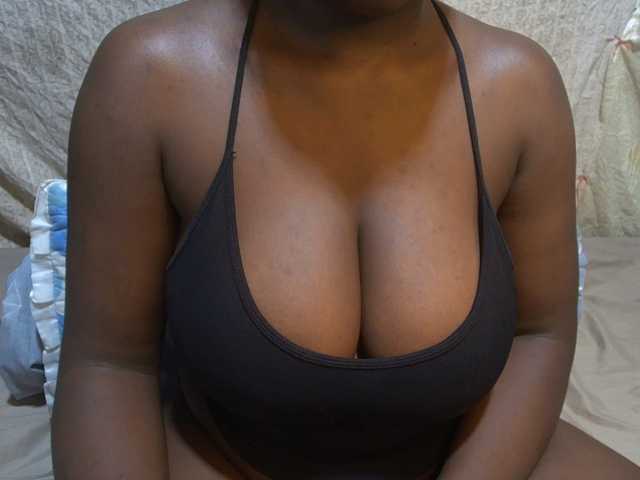 pretty-lioness live cam on BongaCams