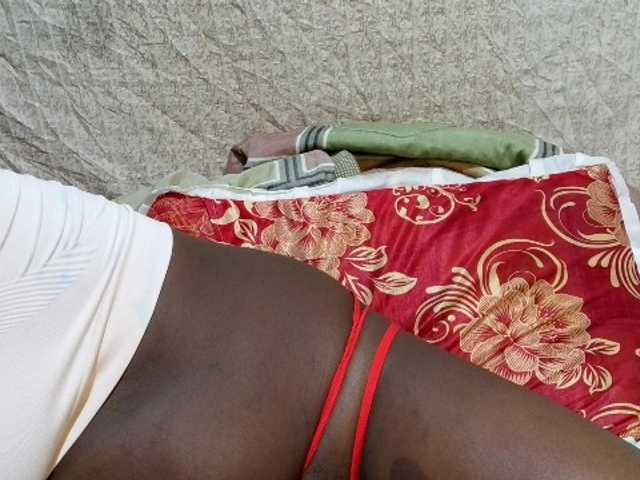 pretty-lioness live cam on BongaCams