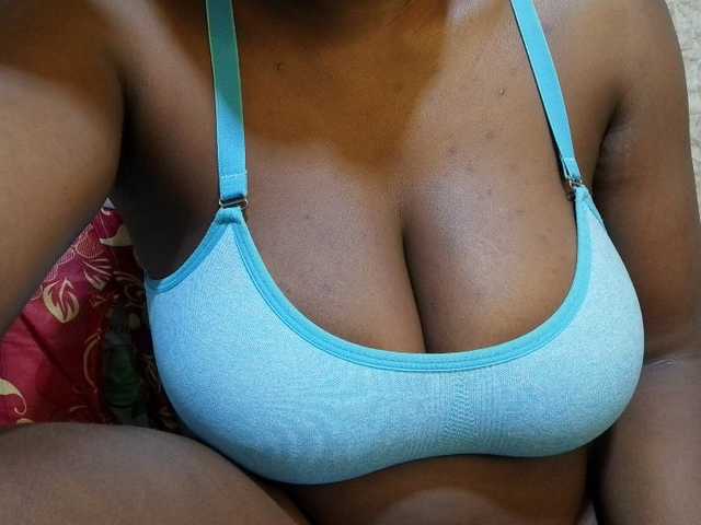 pretty-lioness live cam on BongaCams