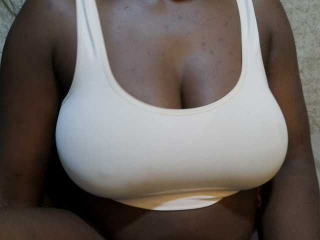 pretty-lioness live webcam show