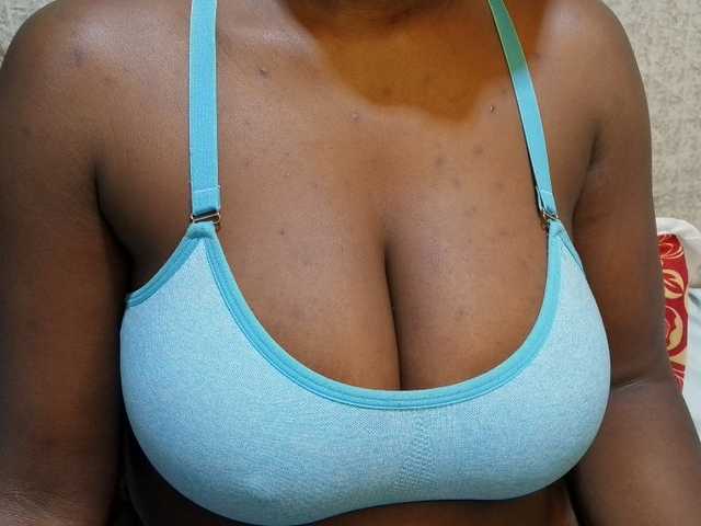 pretty-lioness live webcam show