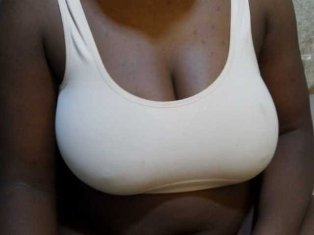 pretty-lioness live webcam show