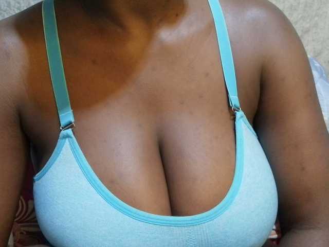 pretty-lioness live cam on BongaCams