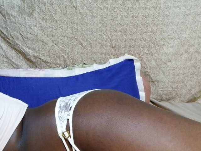 pretty-lioness live cam on BongaCams