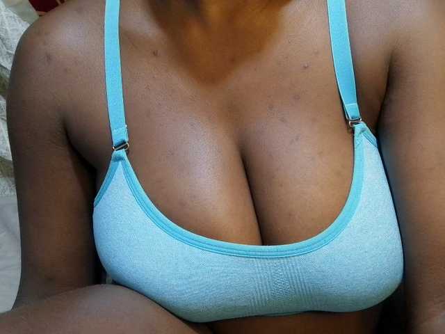 pretty-lioness live webcam show