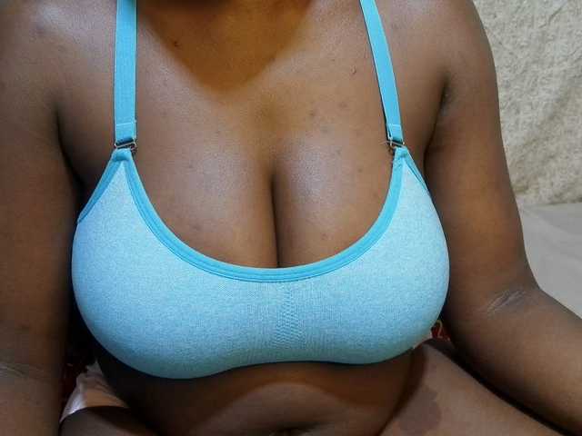 pretty-lioness Live Cam on BongaCams