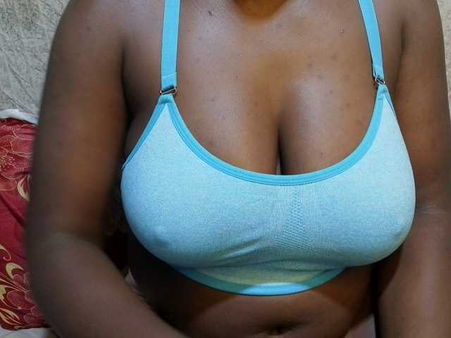 pretty-lioness live cam on BongaCams