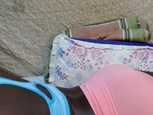 pretty-lioness live cam on BongaCams