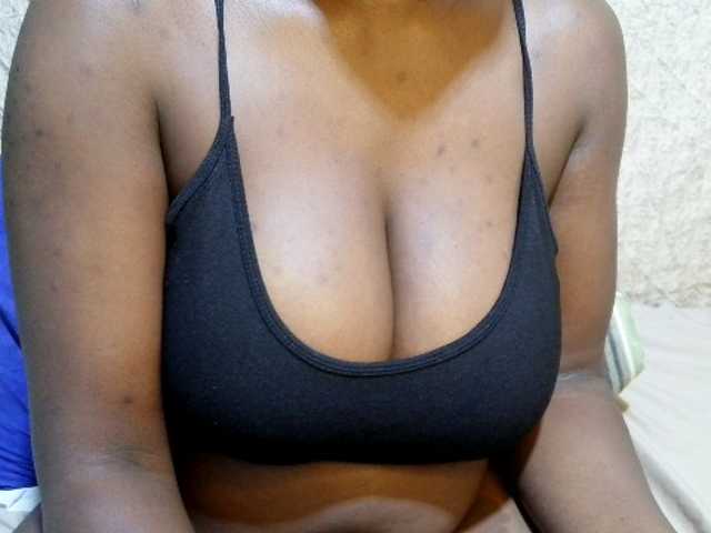 pretty-lioness live cam on BongaCams